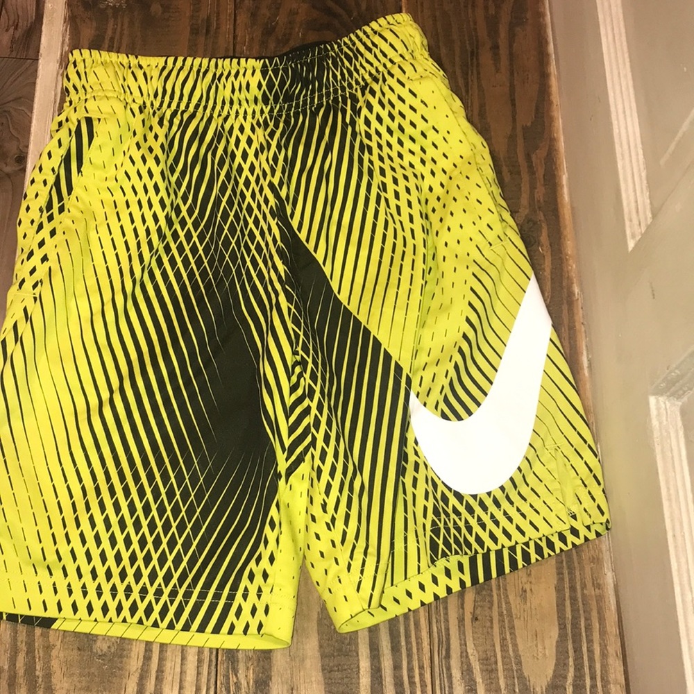 Boys Dri-Fit Nike Shorts Size Medium